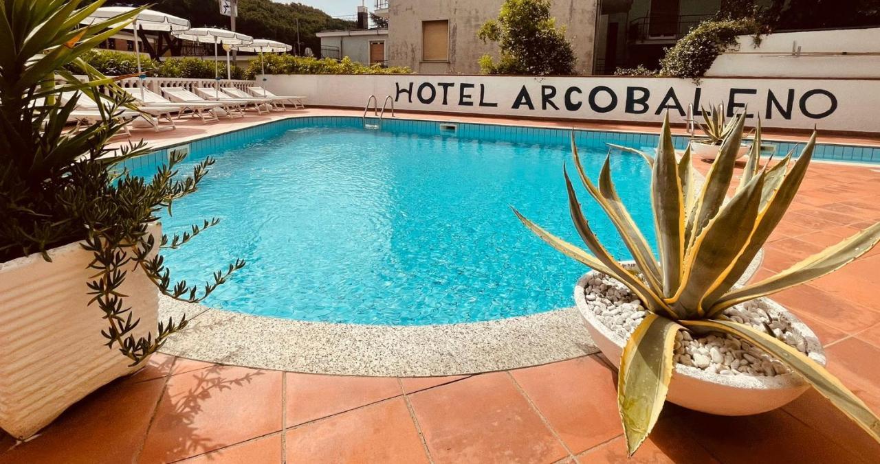 Hotel Arcobaleno Челе Лигуре Екстериор снимка