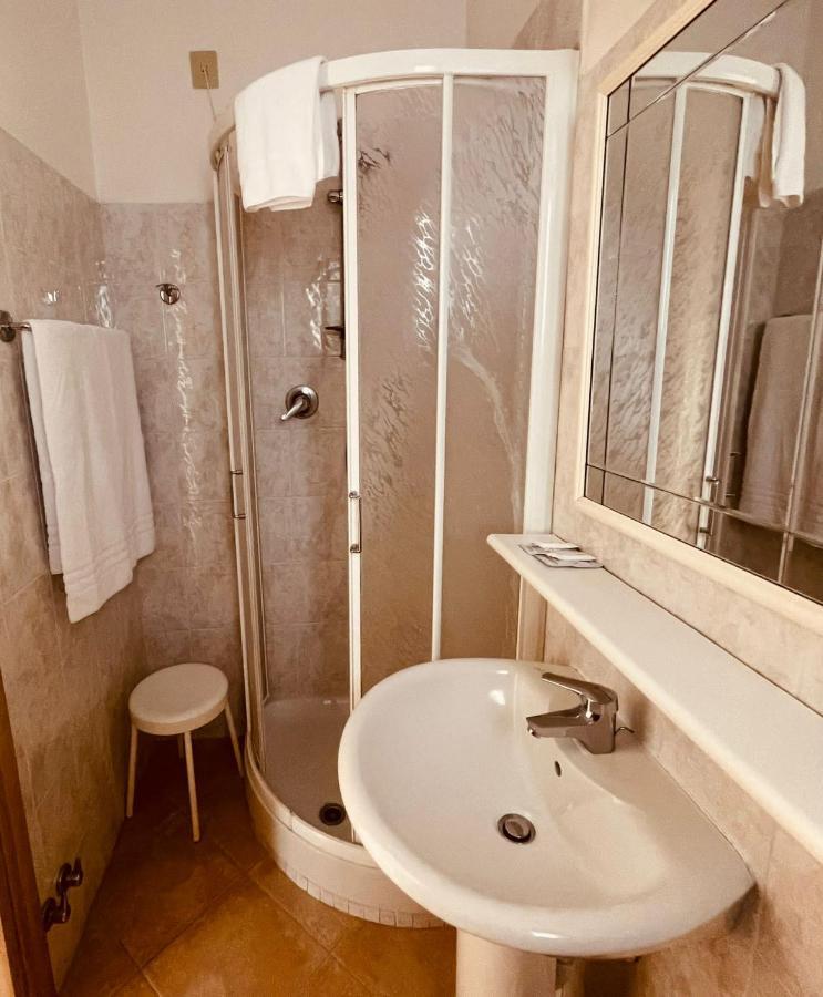 Hotel Arcobaleno Челе Лигуре Екстериор снимка